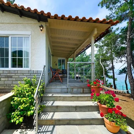 Glifoneri Seaside House *